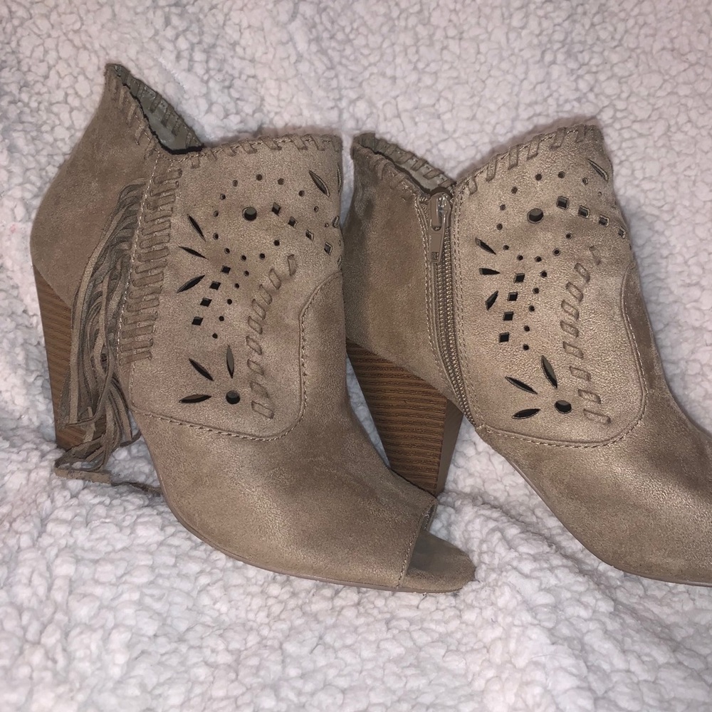 Open toe booties - Picture 3 of 5